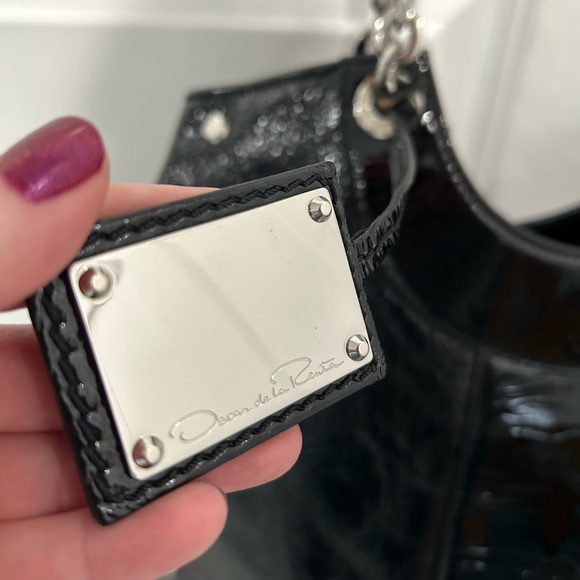 Authentic Oscar de la Renta pebble patent leather handbag with chain link straps - Picture 2 of 8